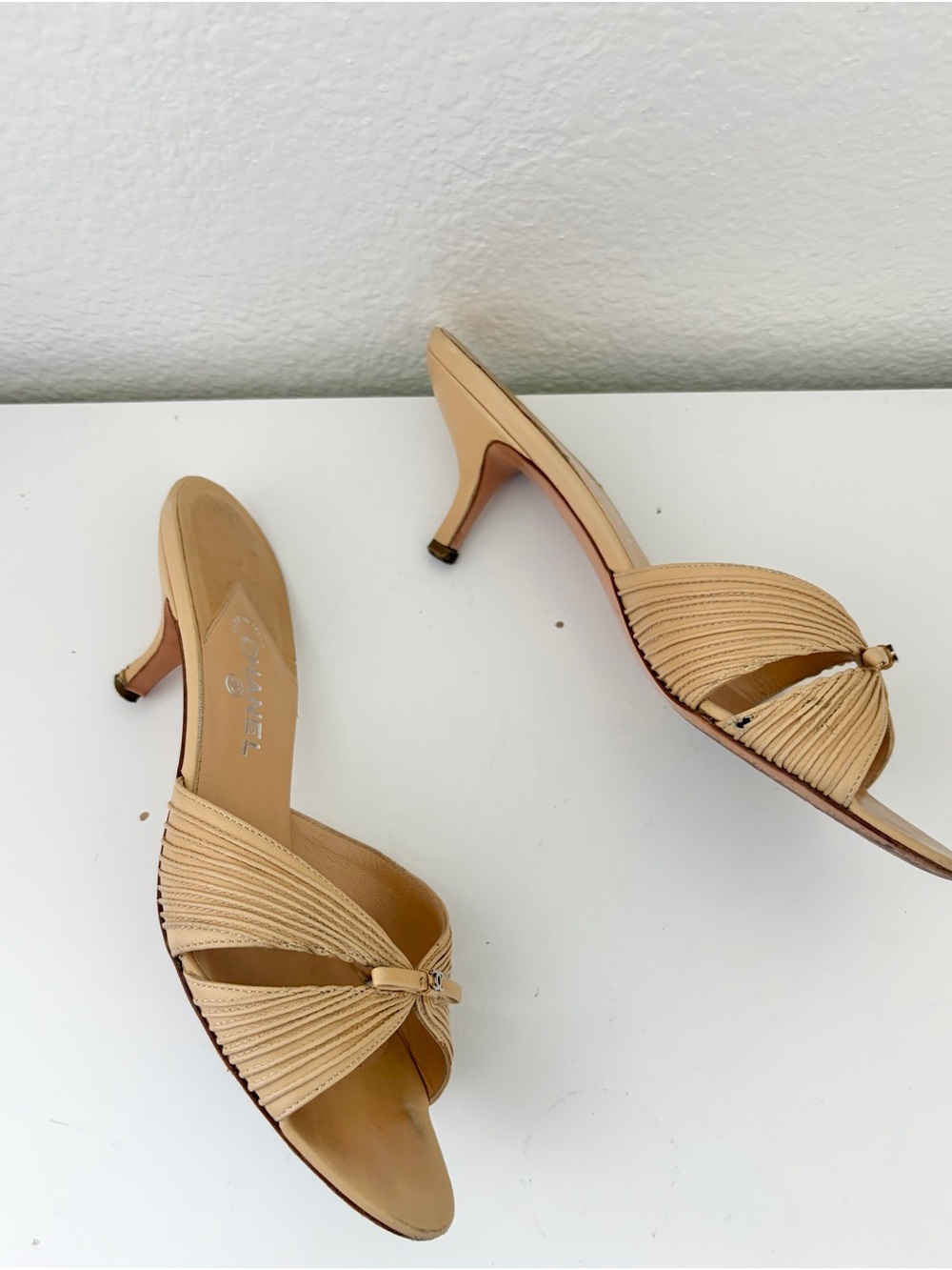 CHANEL Tan Bow Slide Kitten Heels with CC Accent - Picture 7 of 8